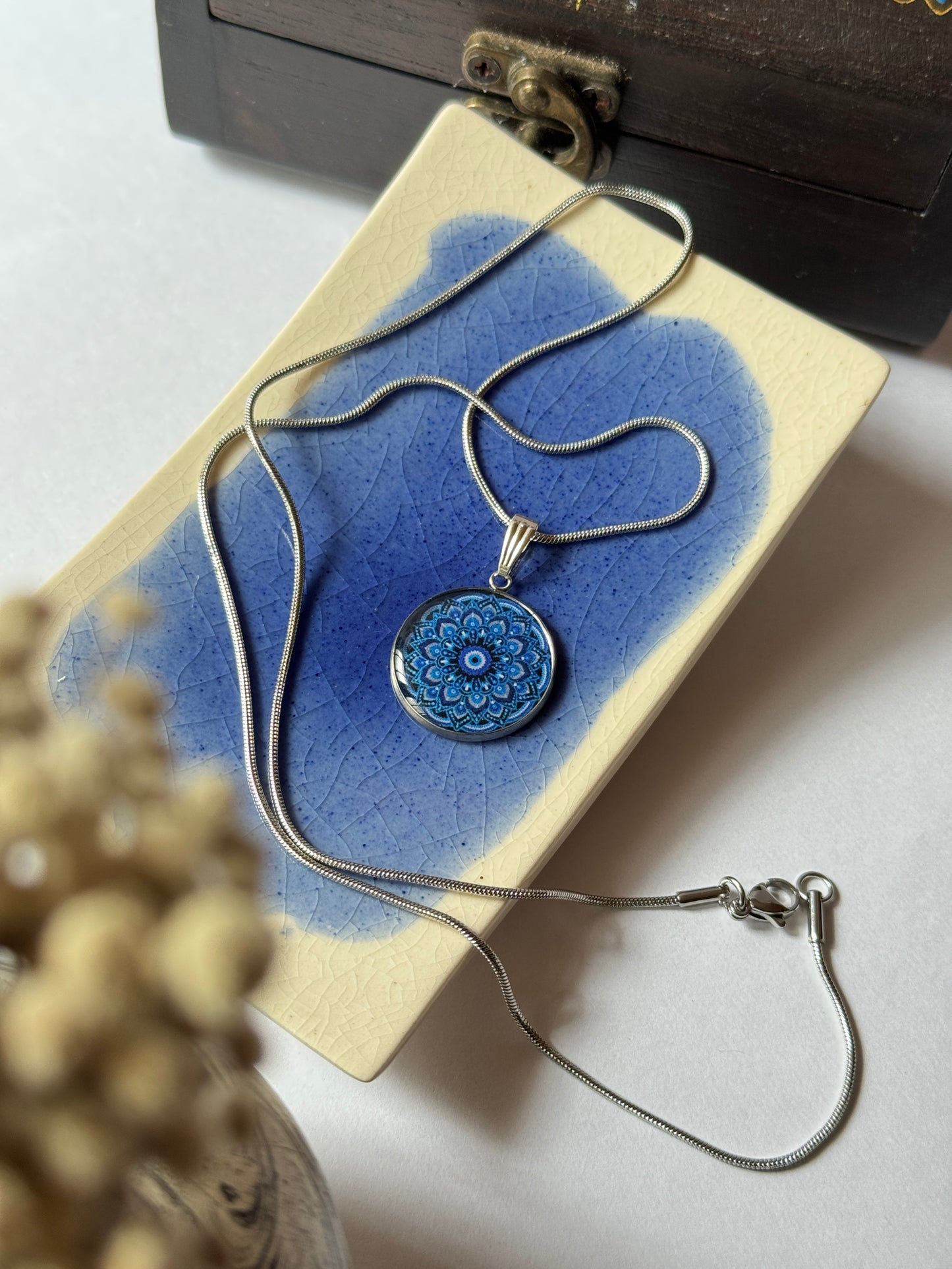 Evil eye mandala resin necklace in 1.2 ss