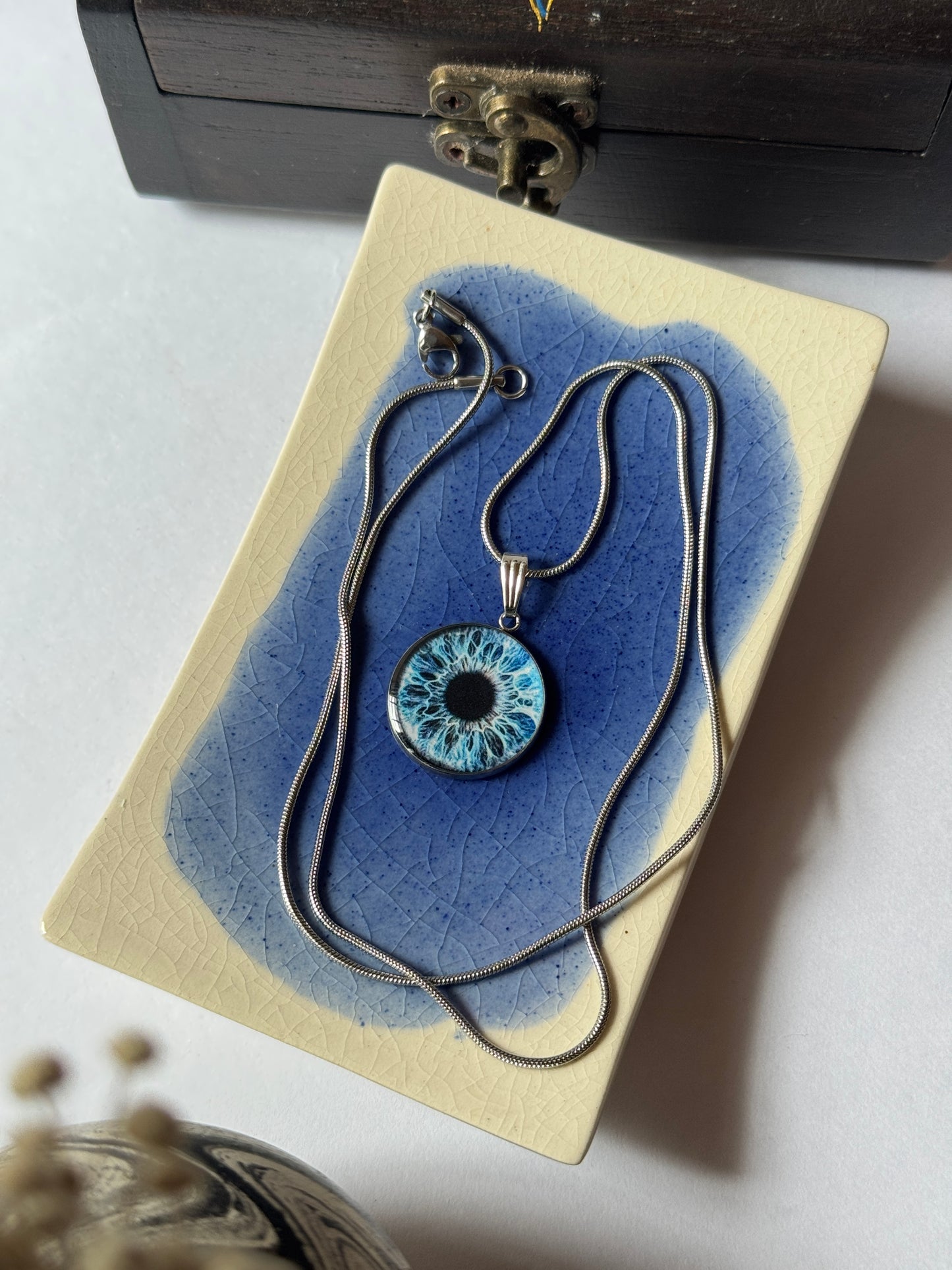 Blue eye resin necklace in 1.2 ss
