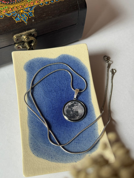 Full moon resin necklace in 1.2 mm stainless steel chain 55 cm