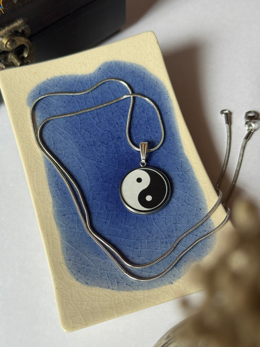 Ying Yang resin necklace in 1.2 ss