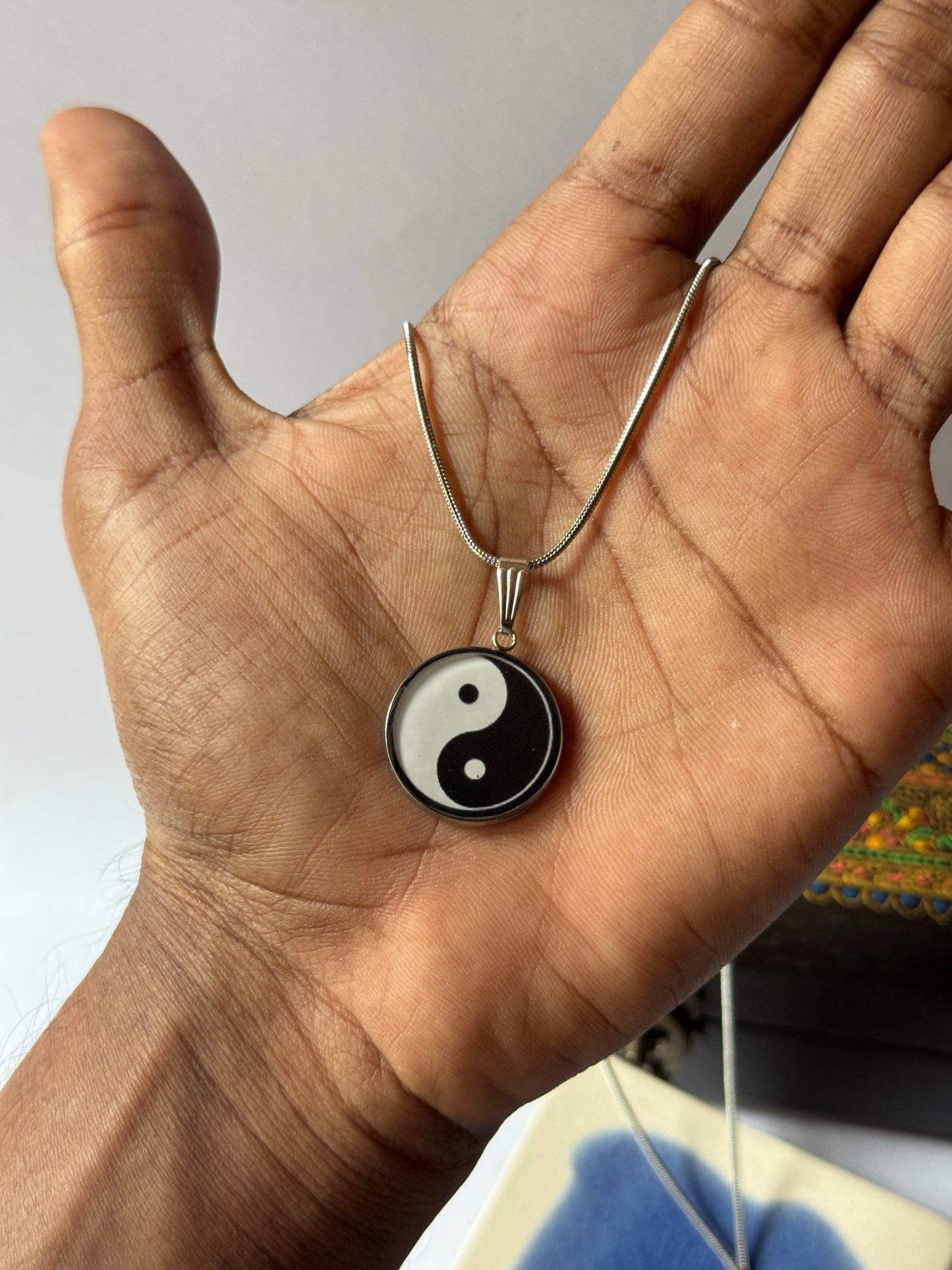 Ying Yang resin necklace in 1.2 ss