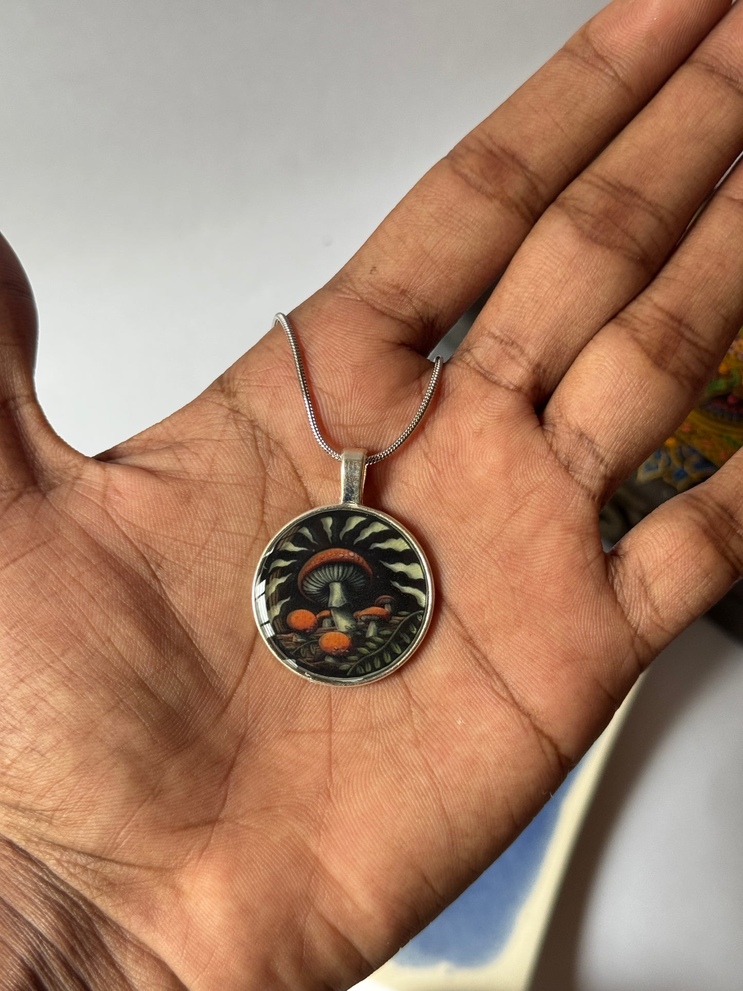 Glow in the dark magic mushroom resin necklace in 1.2 ss