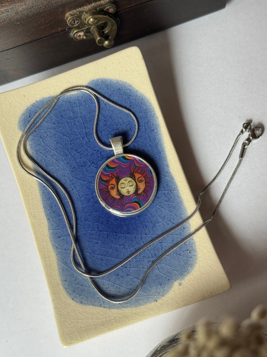 Glow in the dark sun moon resin necklace in 1.2 ss