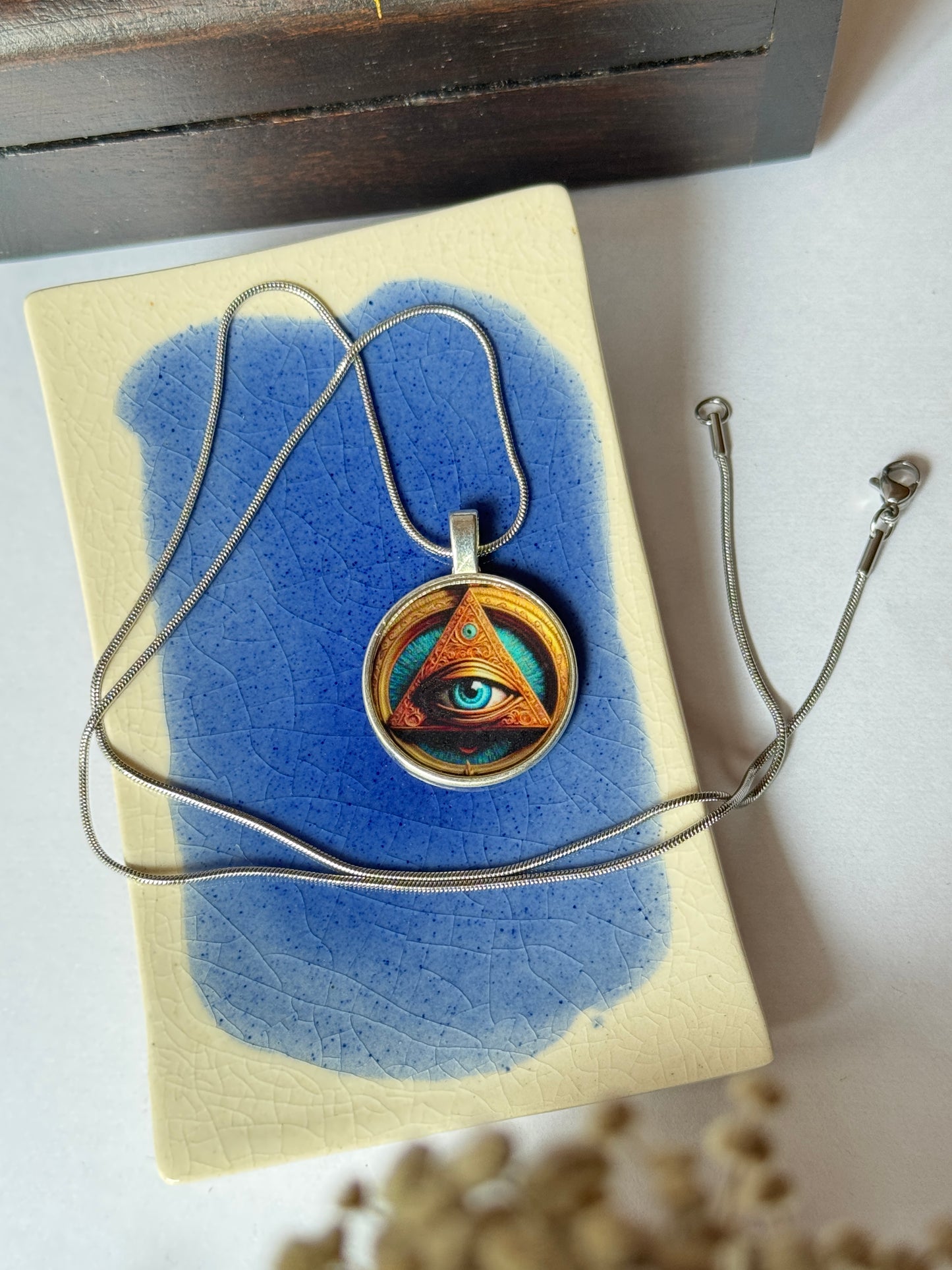 Illuminati round resin necklace in 1.2 ss