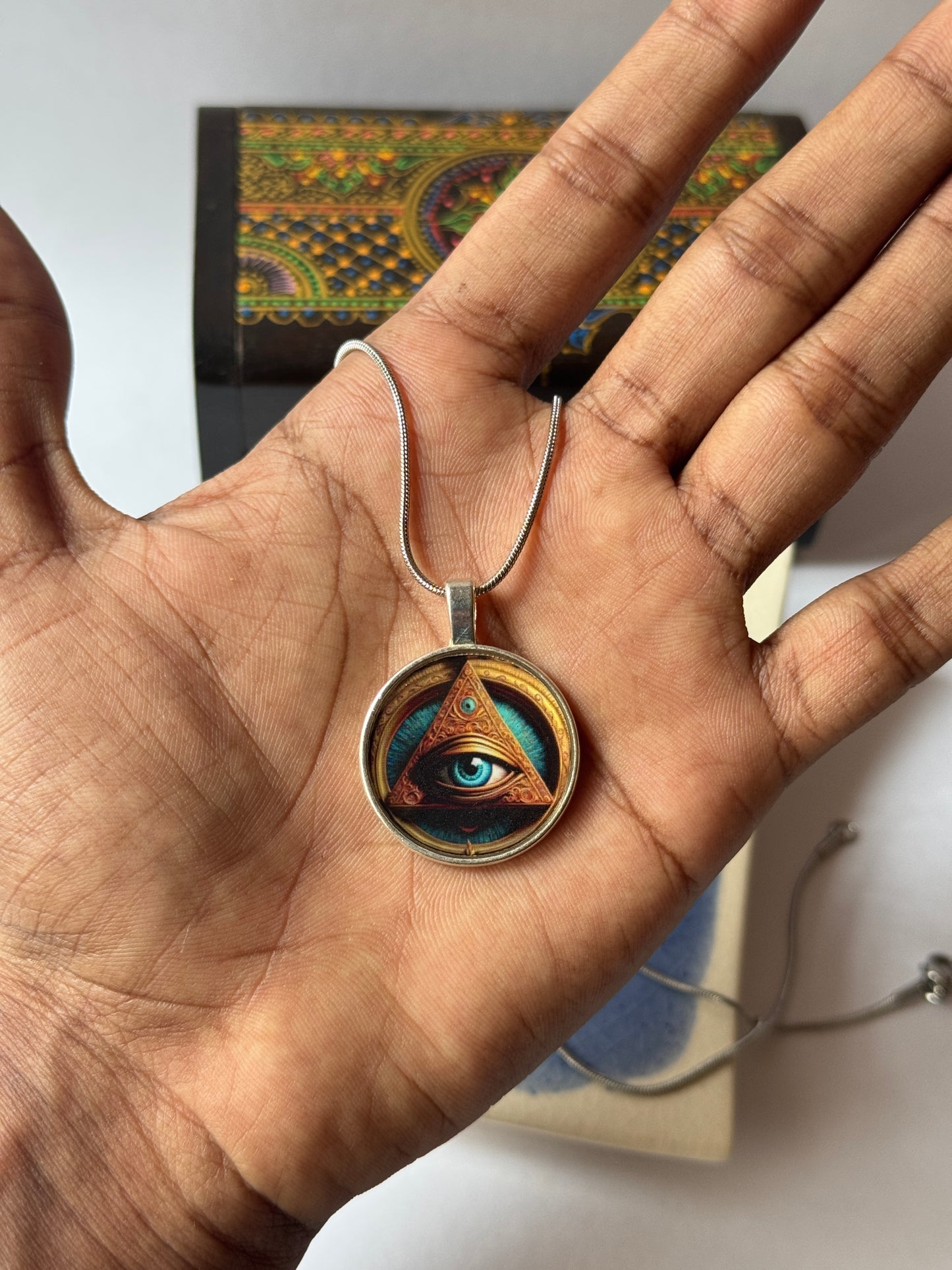 Illuminati round resin necklace in 1.2 ss
