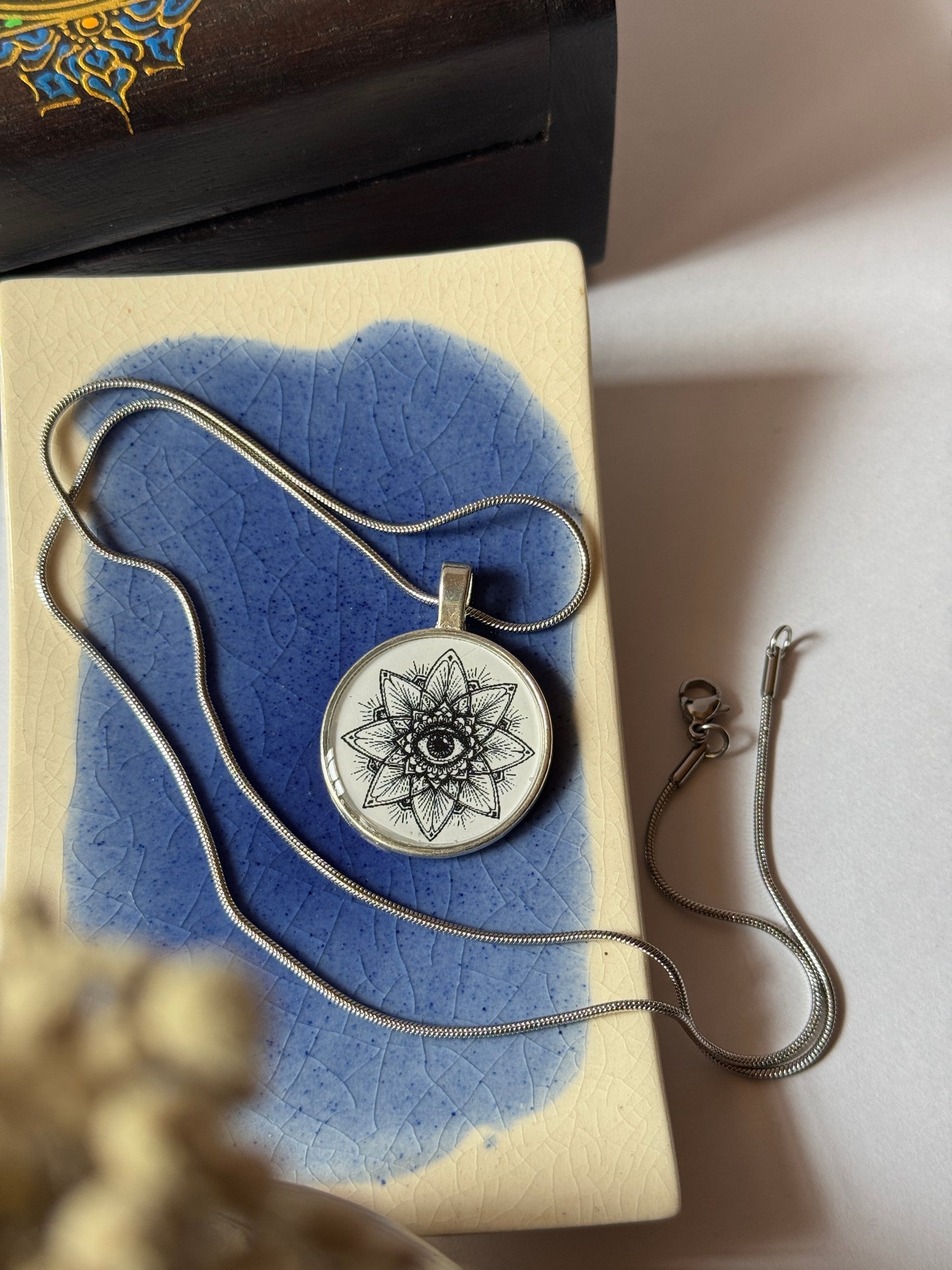 Eye mandala b/w resin necklace 1.2 mm stainless steel chain 55 cm