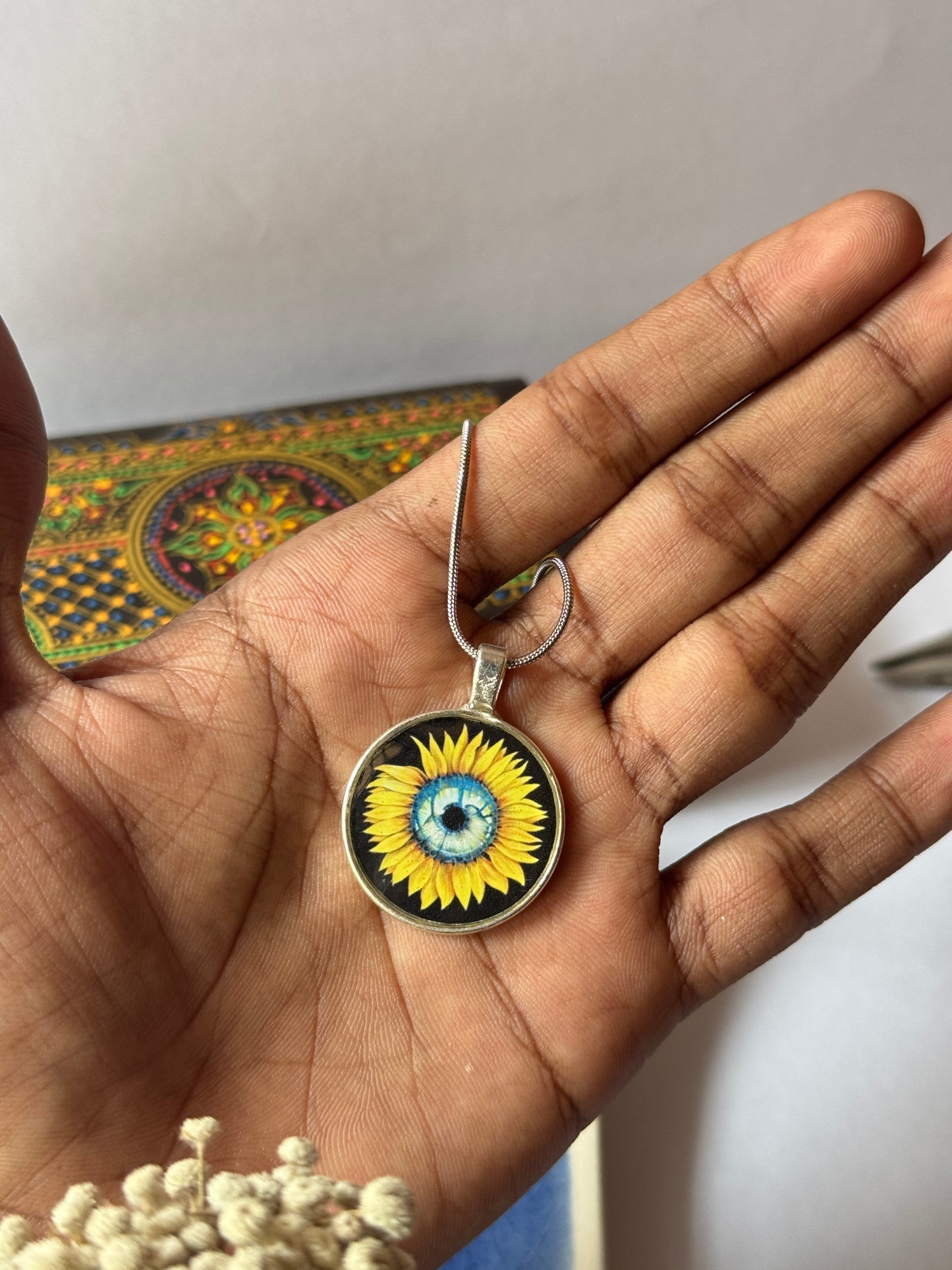 Sunflower resin necklace in 1.2 ss