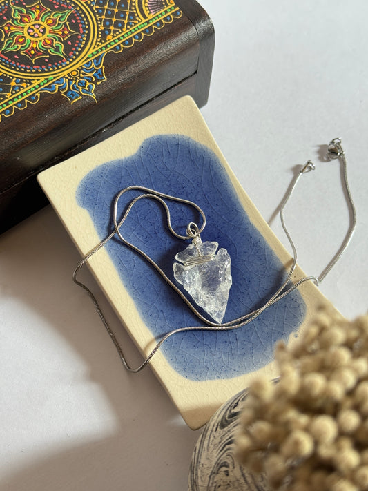 Clear quartz stone arrow necklace in 1.2 ss