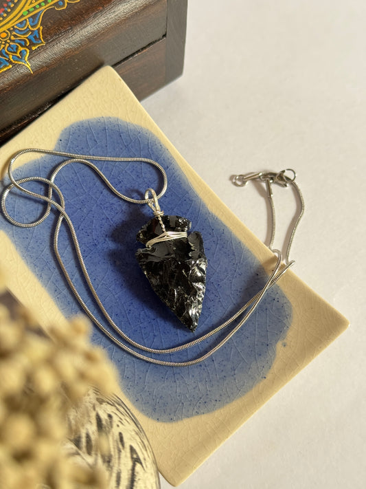 Black obsidian stone arrow necklace in 1.2 ss