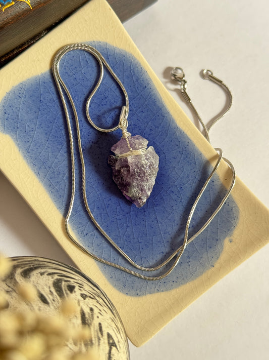 Amethyst stone arrow necklace in 1.2 ss