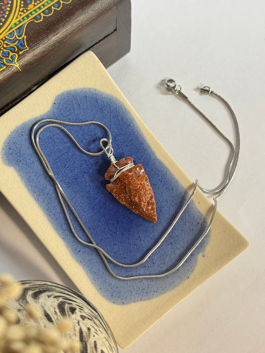 Taramandal stone arrow necklace in 1.2 ss