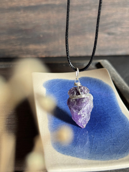 Amethyst stone arrow necklace