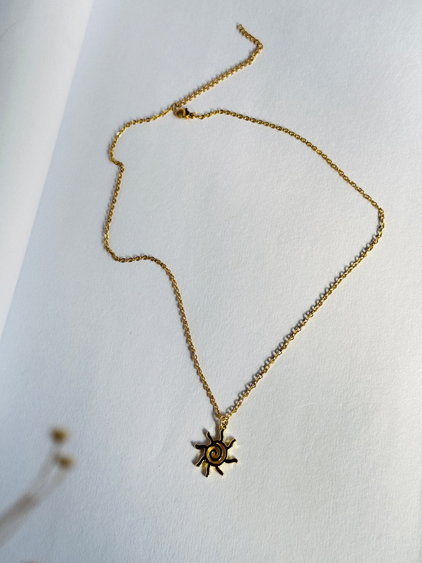The sun spiral necklace 18k gold-plated