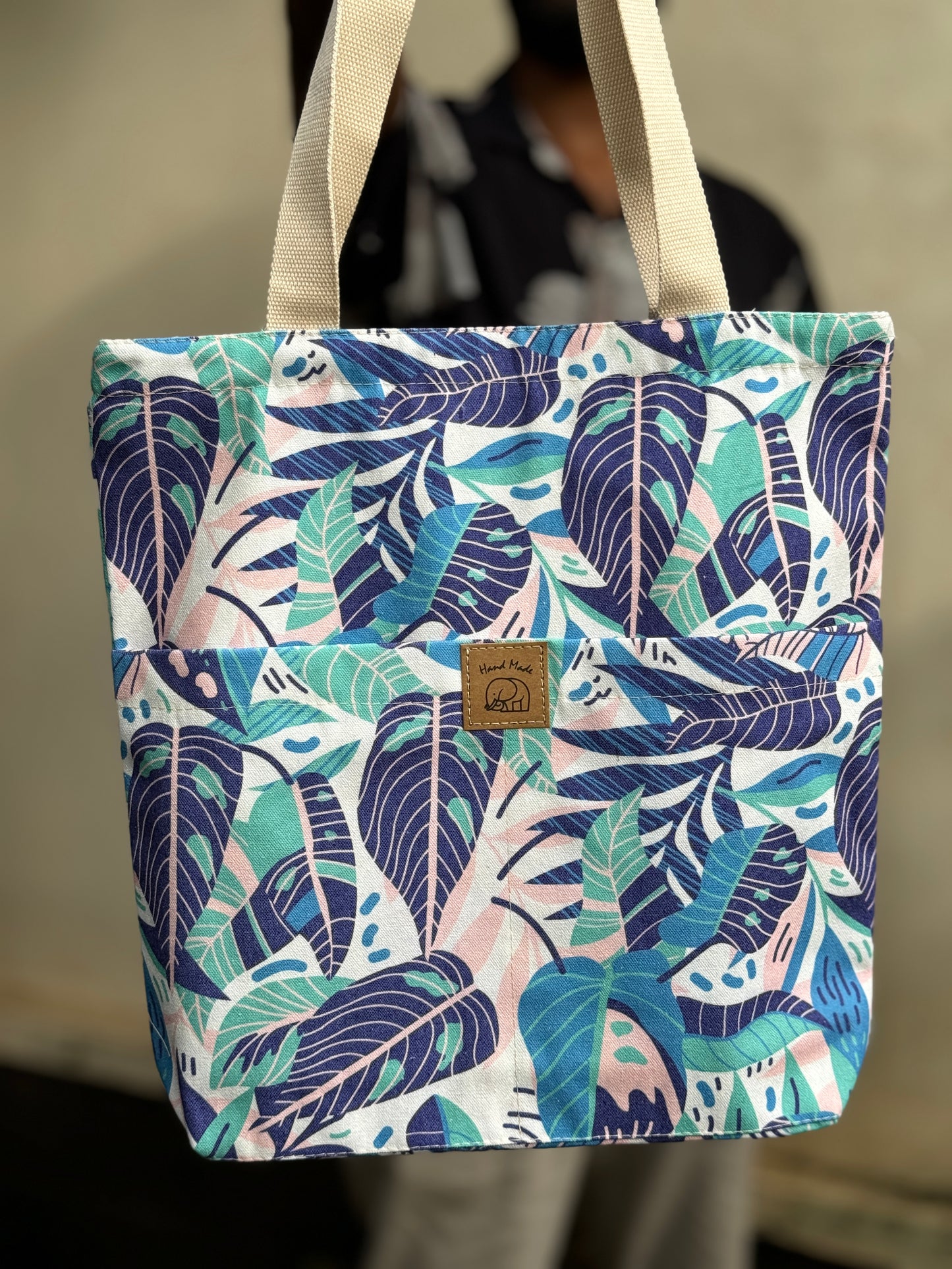 Blue & white floral tote bag (B)