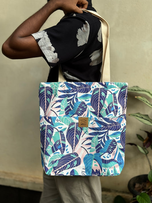 Blue & white floral tote bag (B)