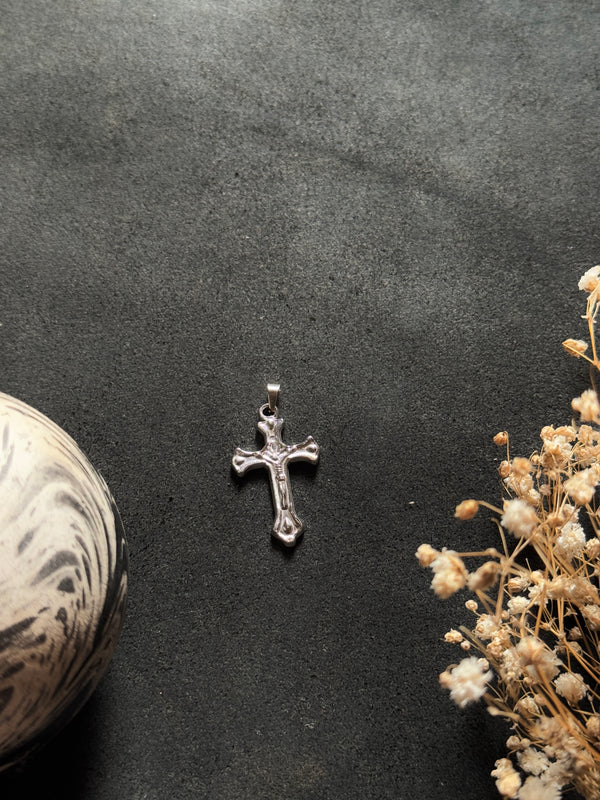 Cross stainless steel medium size silver pendant