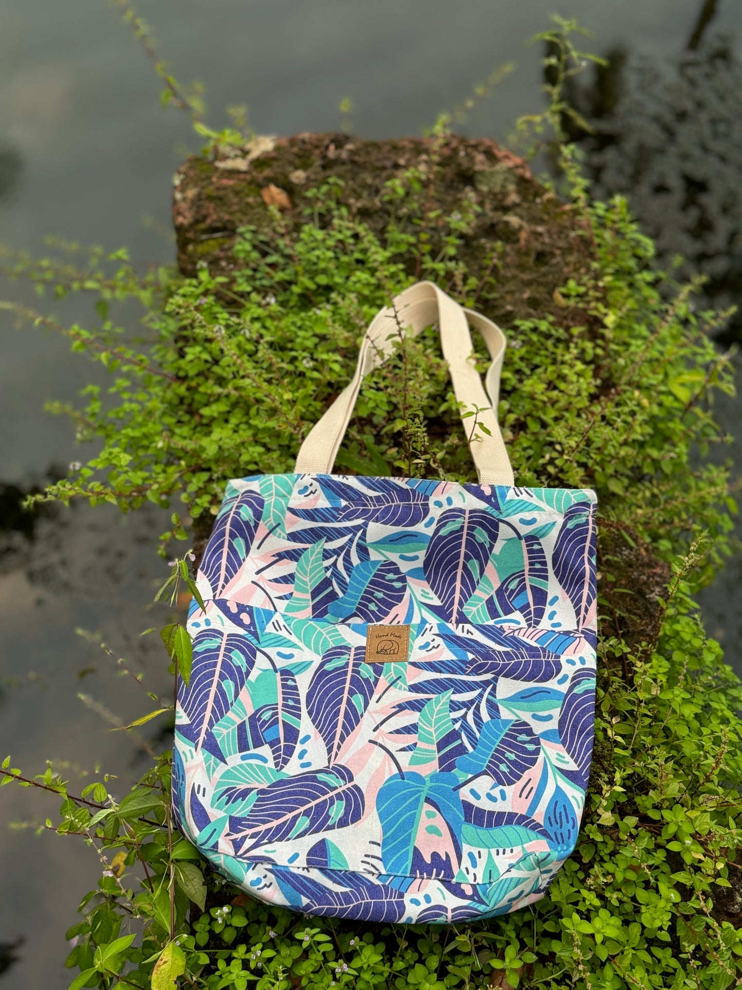 Blue & white floral tote bag (B)